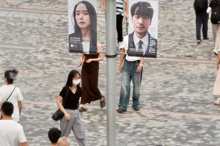 Wait, Street Photos Can Be This Weird?! 30 Wild Coincidences By Edas Wong