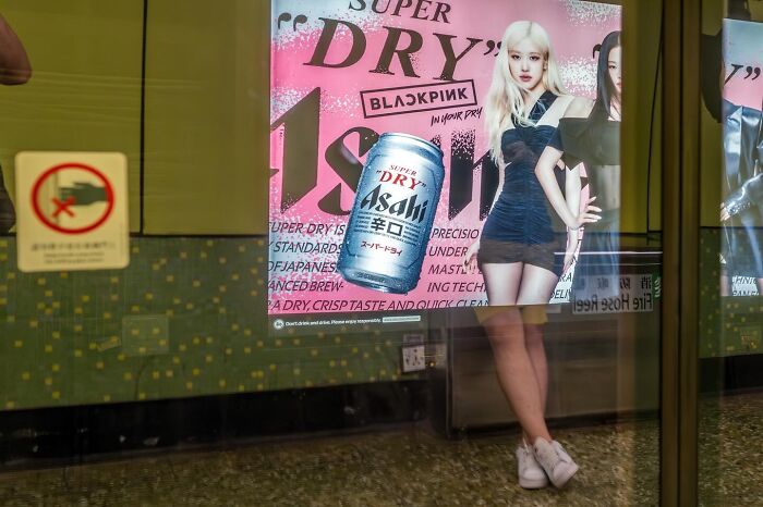 Wait, Street Photos Can Be This Weird?! 30 Wild Coincidences By Edas Wong