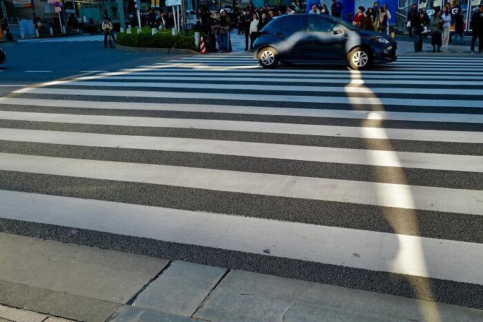 Wait, Street Photos Can Be This Weird?! 30 Wild Coincidences By Edas Wong