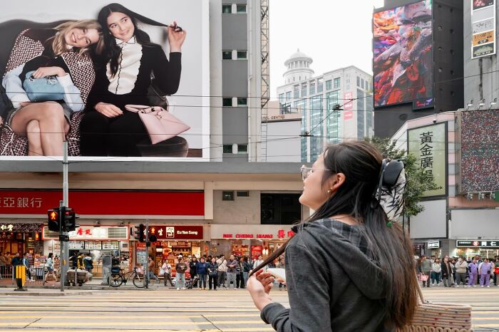 Wait, Street Photos Can Be This Weird?! 30 Wild Coincidences By Edas Wong