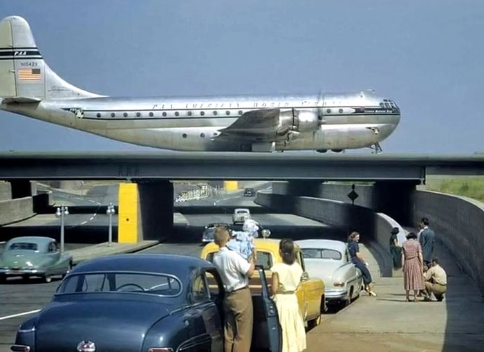 People Parked Everywhere to Watch a Plane Take Off in NYC (1951)