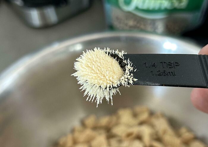 Static Made My Onion Powder Go All Spiky in My Plastic Measuring Spoon