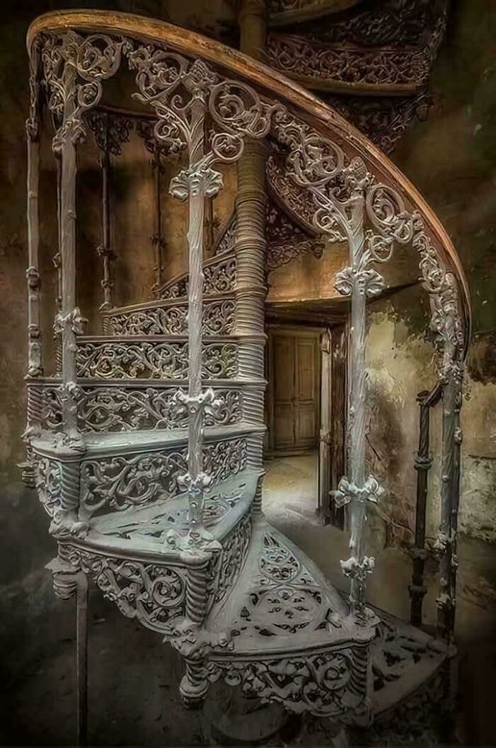 Spiral Staircase That’s Been Left In The Dust Since The 1800s