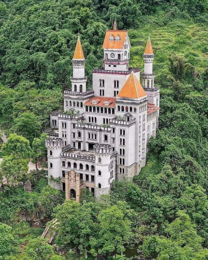 Wait, They Actually Took Photos Inside These Abandoned Places?!