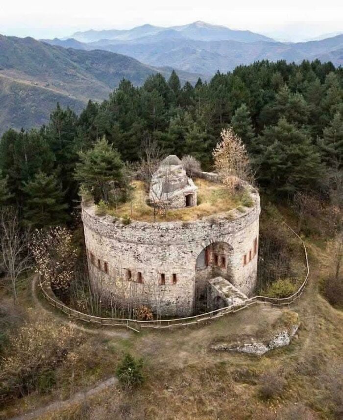 Wait, They Actually Took Photos Inside These Abandoned Places?!