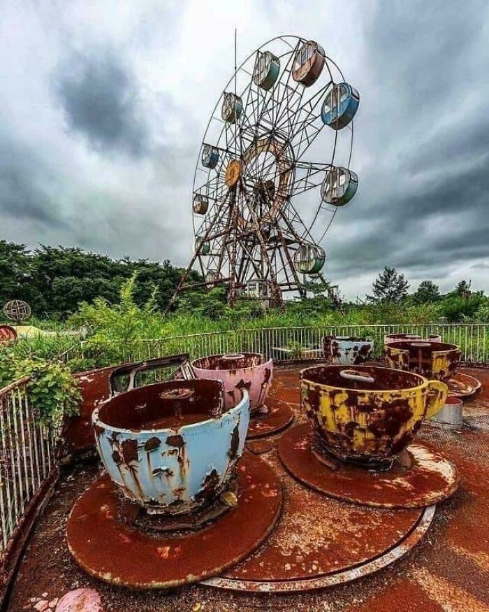 Wait, They Actually Took Photos Inside These Abandoned Places?!