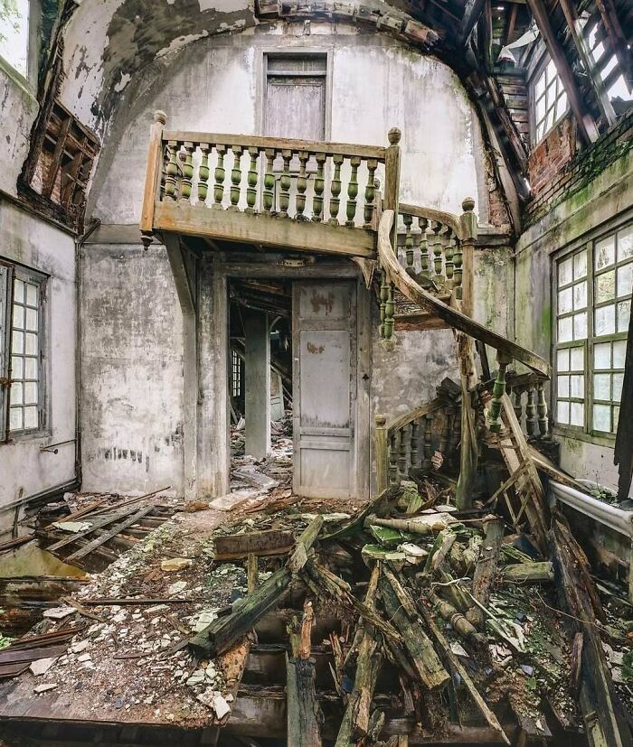Wait, They Actually Took Photos Inside These Abandoned Places?!