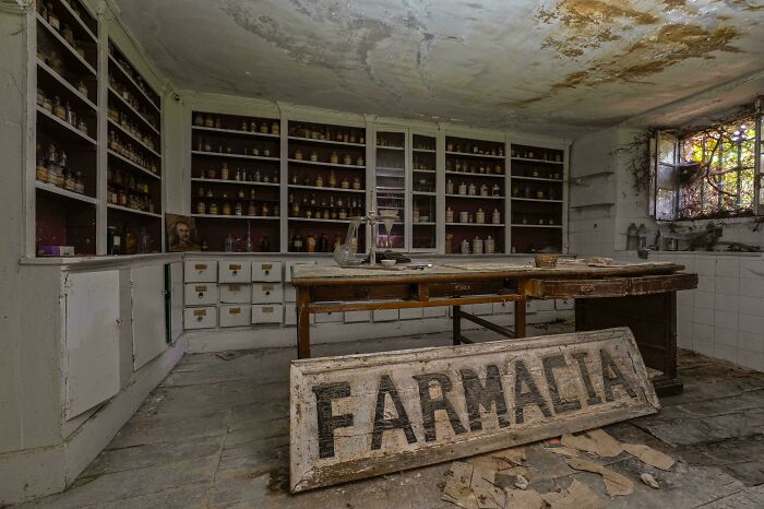 Wait, They Actually Took Photos Inside These Abandoned Places?!