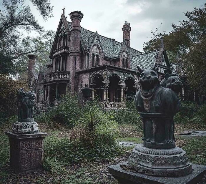 Wait, They Actually Took Photos Inside These Abandoned Places?!