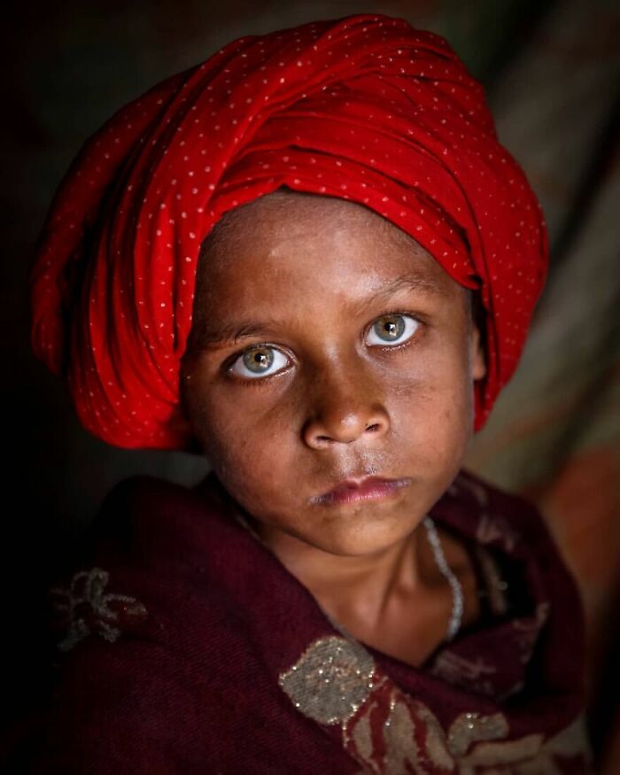 21 Stunning Shots of Rare Light Eyes in Bangladesh That Will Make You Go Whoa