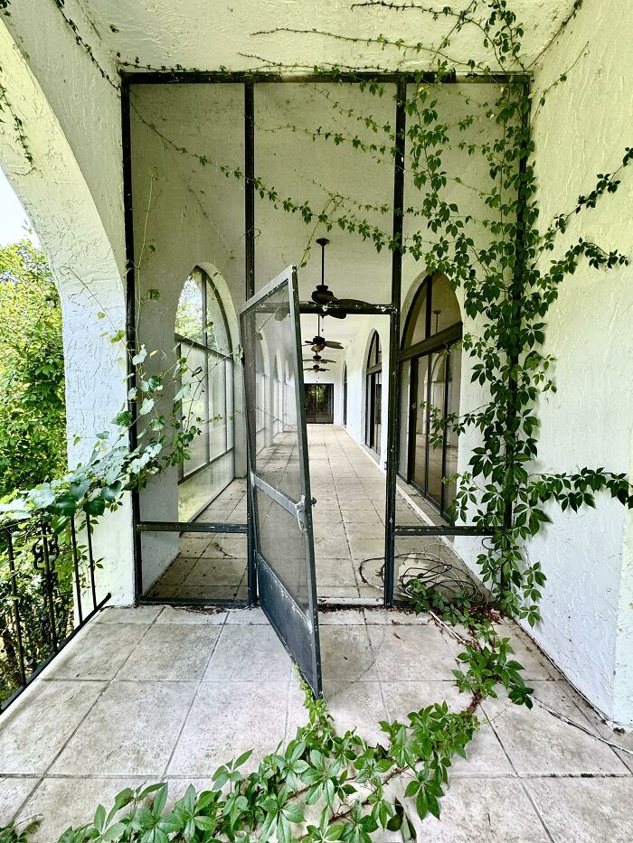 Wait, They Actually Took Pics Of These Weird, In-Between Places?!