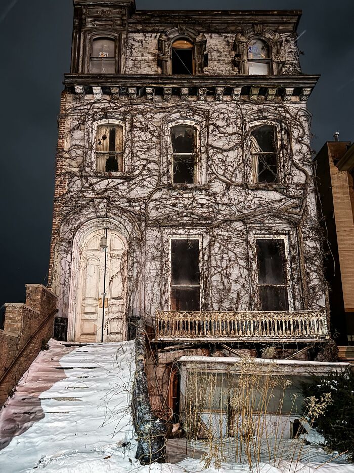 Wait, They Actually Took Pics Of These Weird, In-Between Places?!