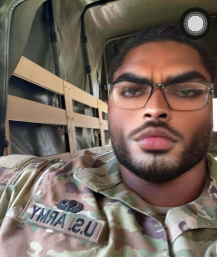 A Tinder Profile That’s Somehow Both Cringe And Awesome