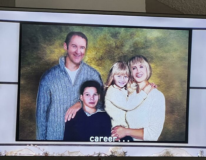 The ‘Family Portrait’ You’d Forgot Was Photoshop Gone Wild