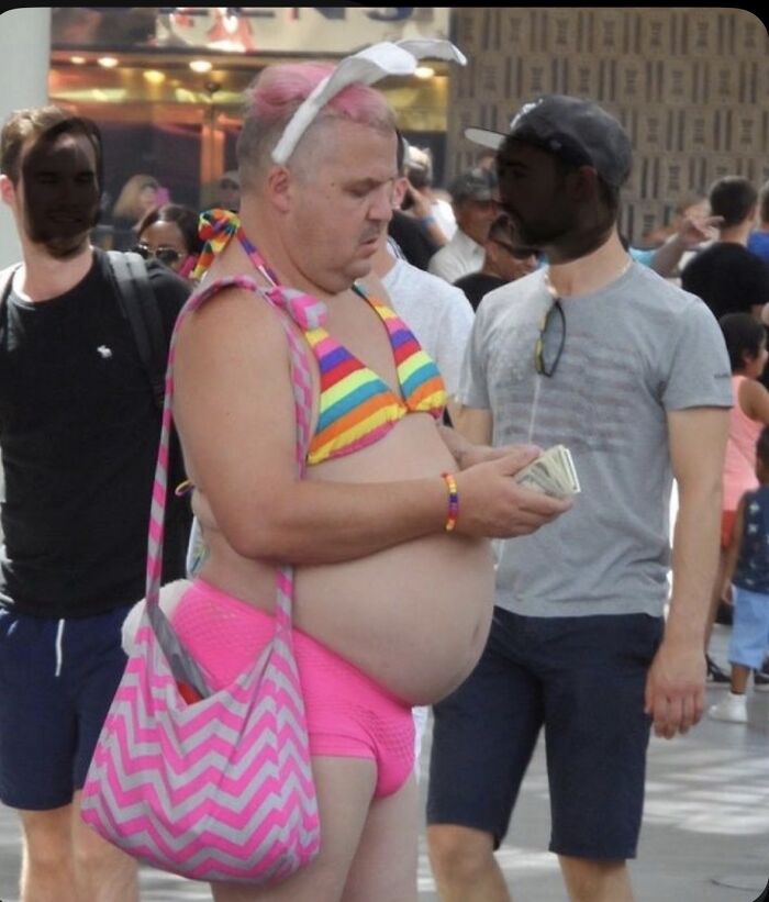 20 Weird Photos That Will Make You Do a Double Take