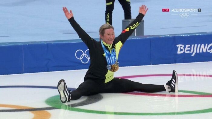 49-Year-Old Claudia Pechstein Celebrates Her 8th Winter Olympics Finish Like A Boss
