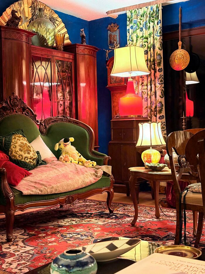 Obsessed With Thrifting? This Living Room's For You