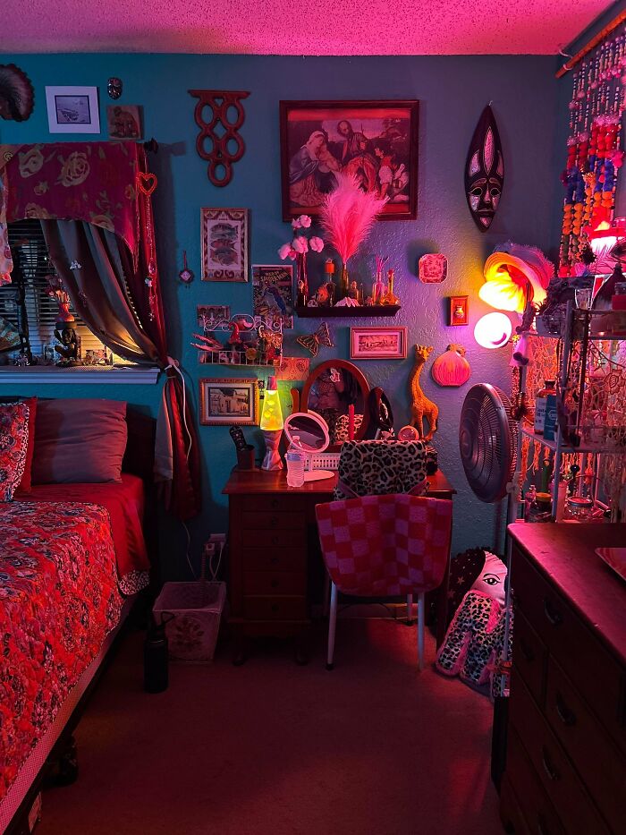 Welcome to My Crazy Bedroom!