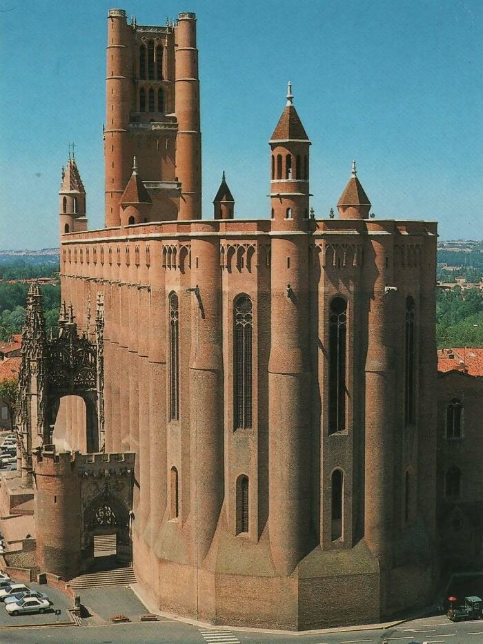 Sainte-Cécile d’Albi – One of the Biggest Brick Cathedrals in the World