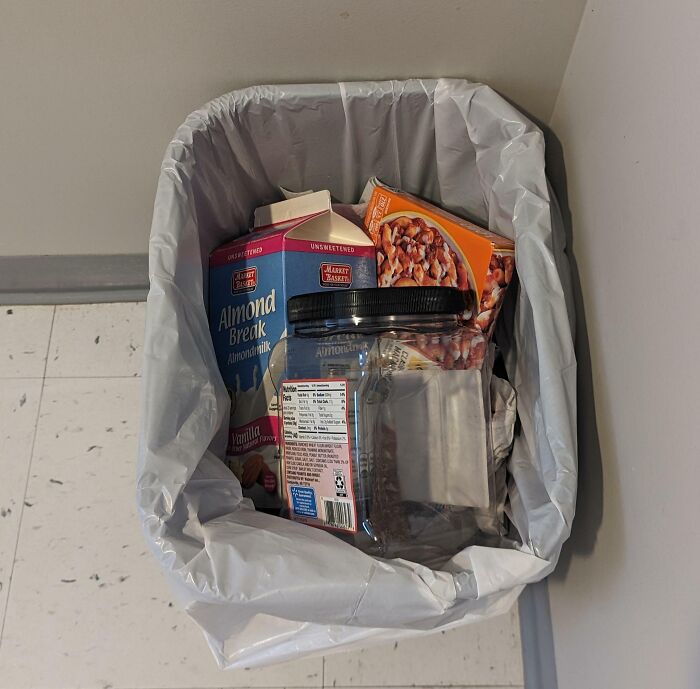 Coworker Uses Bathroom Trash For Kitchen Garbage. Genius Or Just Gross?