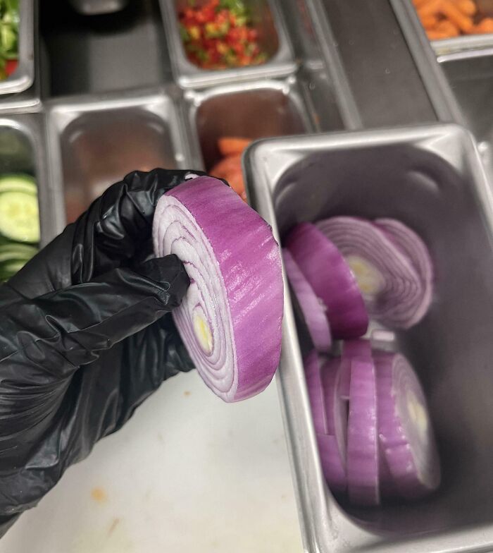 This Is How My Coworker Cuts Onions... And It’s A Crime Against Cooking