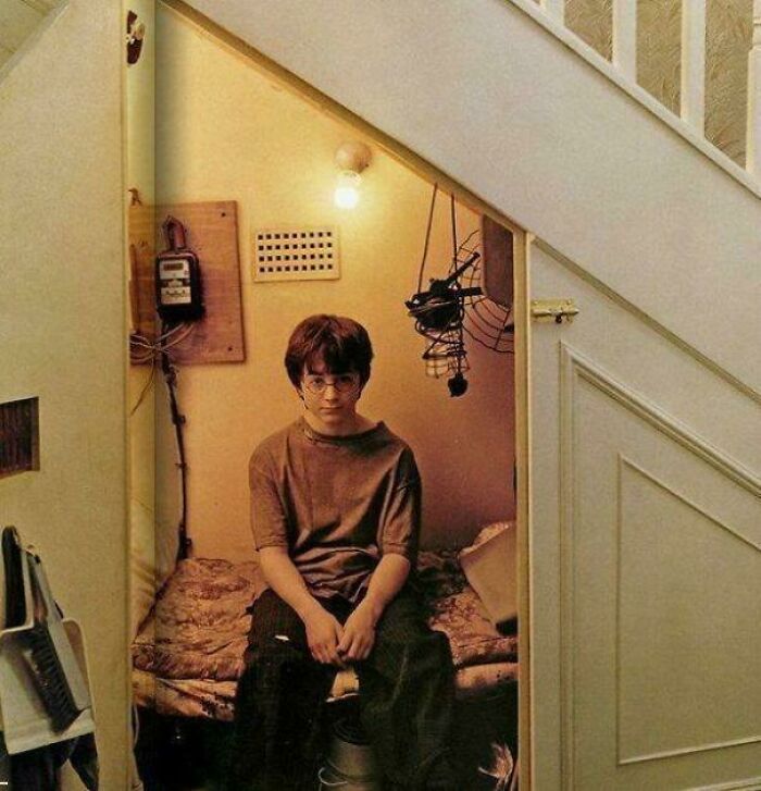 In Harry Potter And The Sorcerer’s Stone, The Wealthy Harry Lives In A NYC Studio Apartment And Complains About Rent. Spoiled Much?