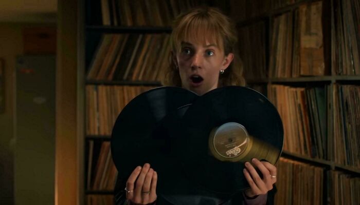 Rockin’ Robin DJs In Stranger Things, But No DJ Holds Vinyl That Weird. Amateur Hour!