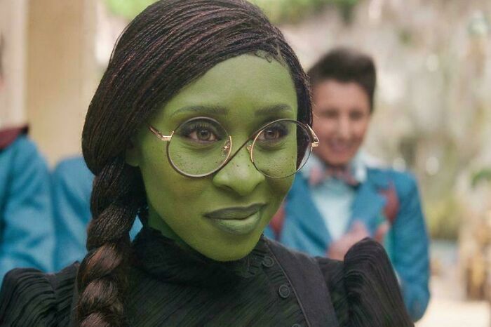 Wicked Witch Elphaba Avoids Water In 2 Movies Because She Never Showers. Can You Imagine The Smell?!