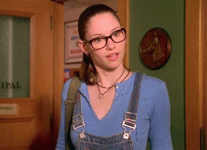 Not Another Teen Movie (2001): This Is Supposed To Be An Ugly High School Student. Hold My Doubts.