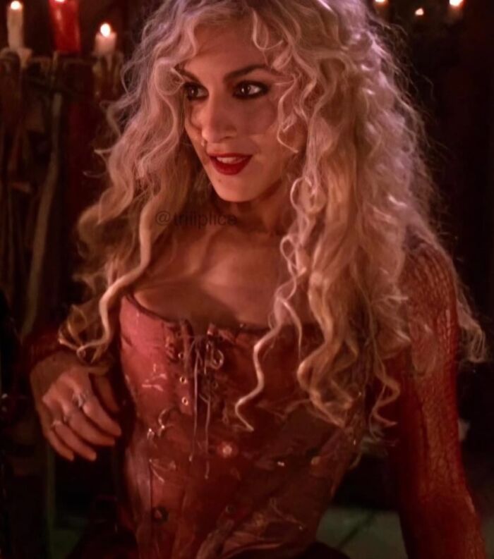 Sarah Jessica Parker In Hocus Pocus (1993) Is Hot. How Do People Think She Looks Like A Horse? No Clue.