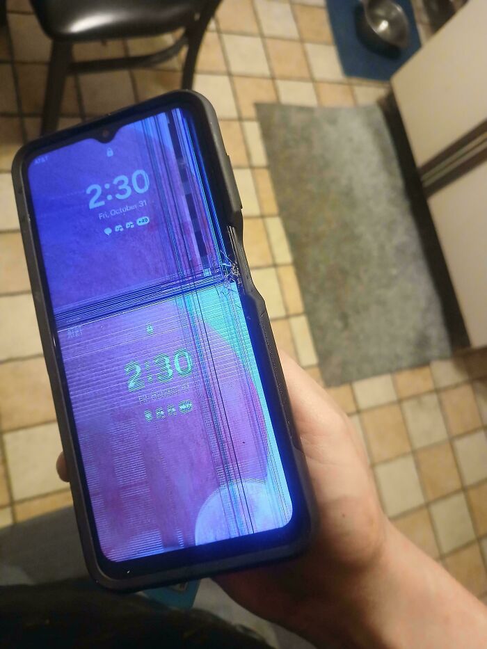 Phone Case With Tiny Gap That Broke Instantly