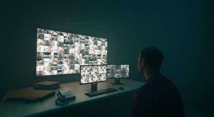 Spooky, Weird, And Hilarious Night Shift Stories You'll Actually Want To Hear