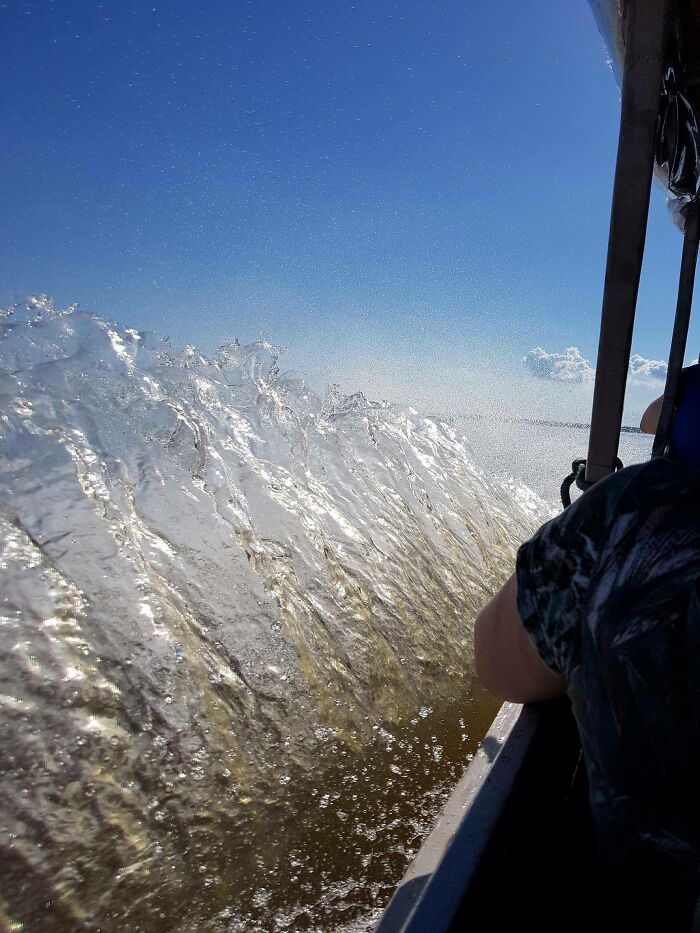 Water Splashes That Look Like An Epic Mountain Range