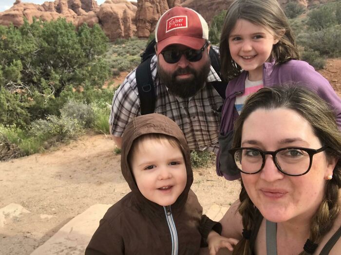 Family Selfie Gone Wrong: I Have No Legs Here!