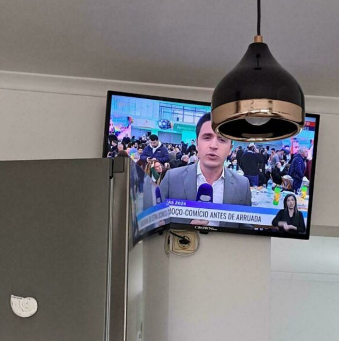 Bottom Left Corner Of TV Looks Folded Out Like A Paper