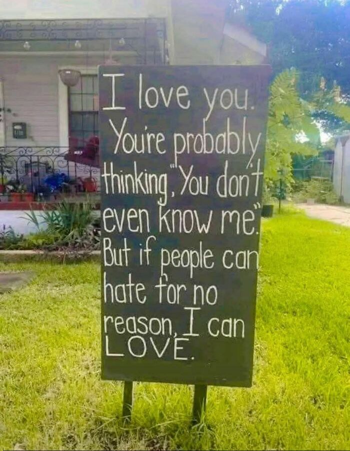 50 Signs That Accidentally Cracked Us Up Big Time