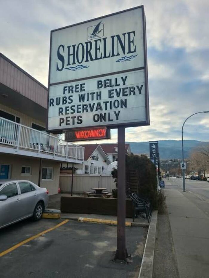 50 Signs That Accidentally Cracked Us Up Big Time