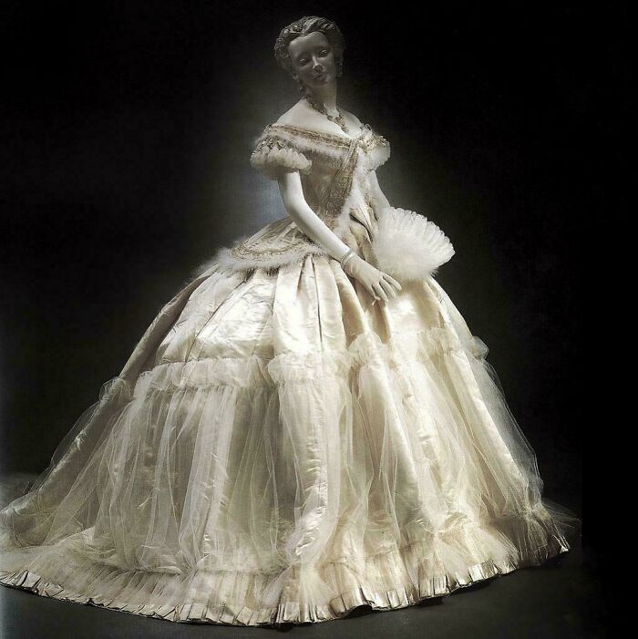 Fashion Time Machine: 103 Outfits From the Past That Would Totally Crash Today’s Style Scene