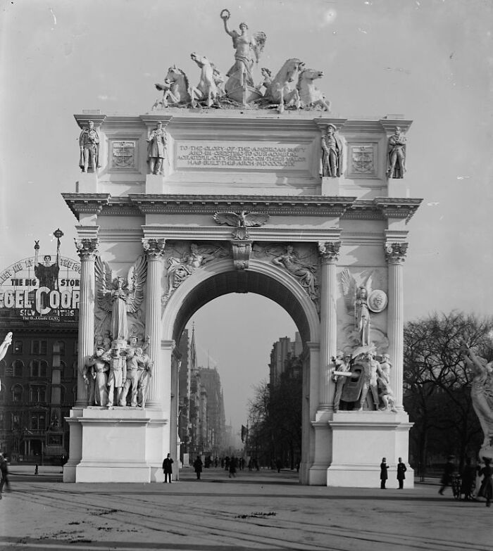New York’s Dewey Arch: 1899 Flash Fame and Quick Fade