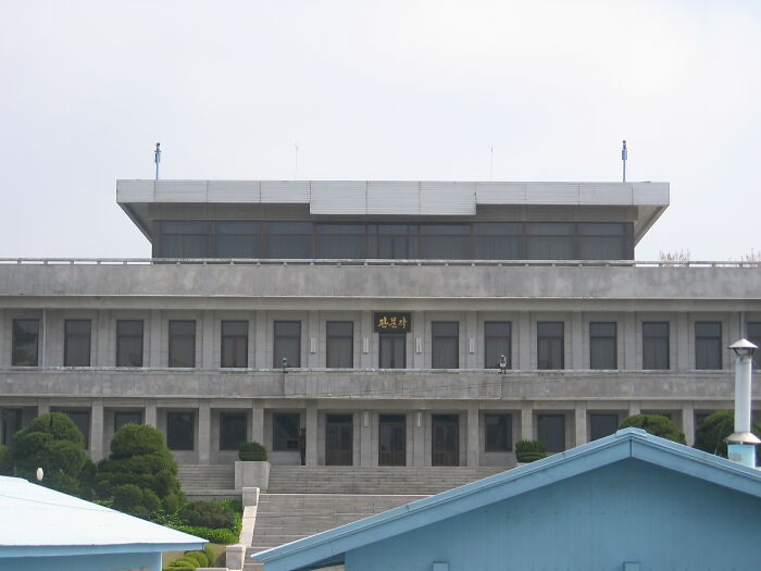 Wait, They Actually Believed These 25 Landmark Myths?