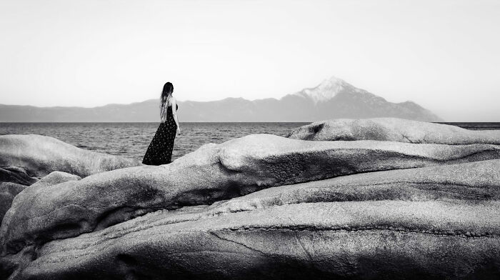 Can Fewer Colors Be More Cool? Check Out These Epic Minimalist Photos!