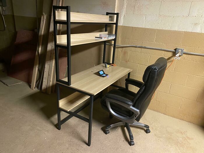 Friend Set Up Old Buddy’s Desk With A Nintendo DS. Just In Case He’s Still Around To Game