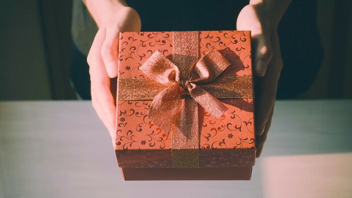 Gift-giving drama: When a generous birthday gift sparks jealousy and ‘colorful past’ gossip