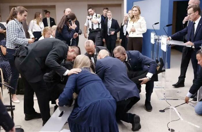 Oops! These Photos Look Like They Jumped Straight Out of a Renaissance Painting