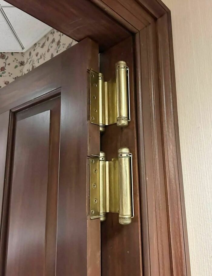 Why Do Some Old Doors Only Have Two Hinges On Top?