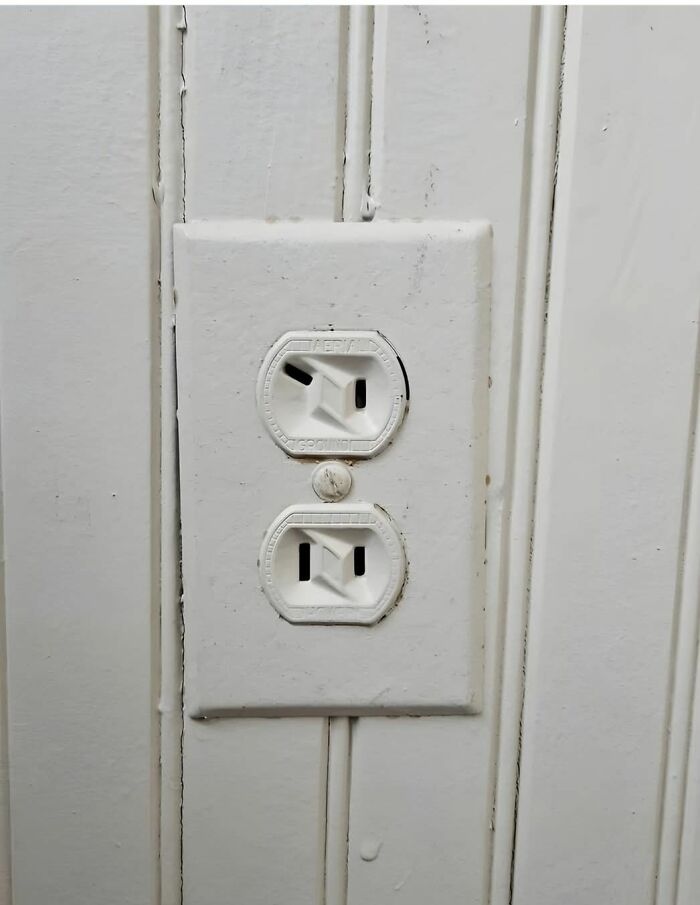 Ever Seen A Winking Wall Outlet Like This?