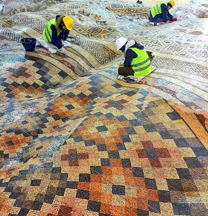 A Roman Mosaic That Survived an Earthquake's Wave Like a Boss