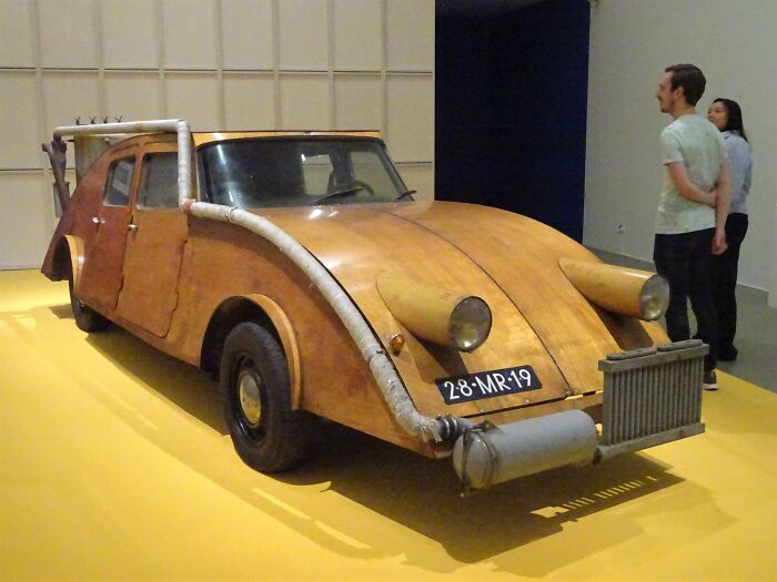 The Hout Auto: A Wooden Wonder Driving Across Europe