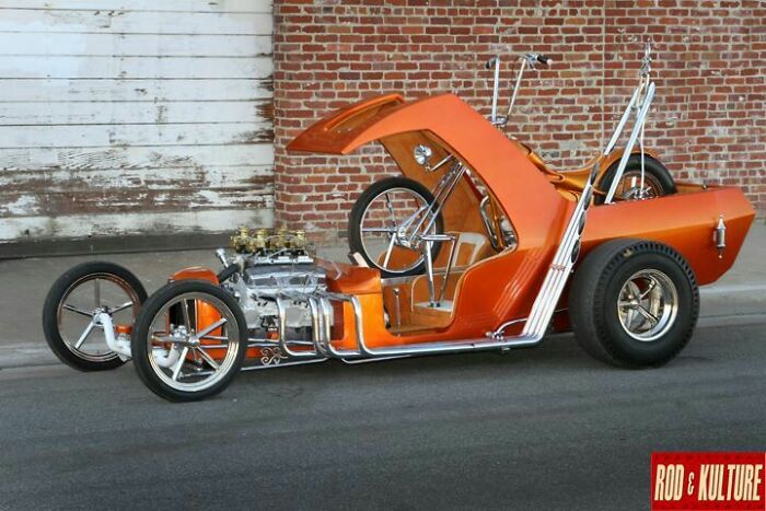 Why Make It Simple When You Can Make It Over-The-Top? The Shadoks Style