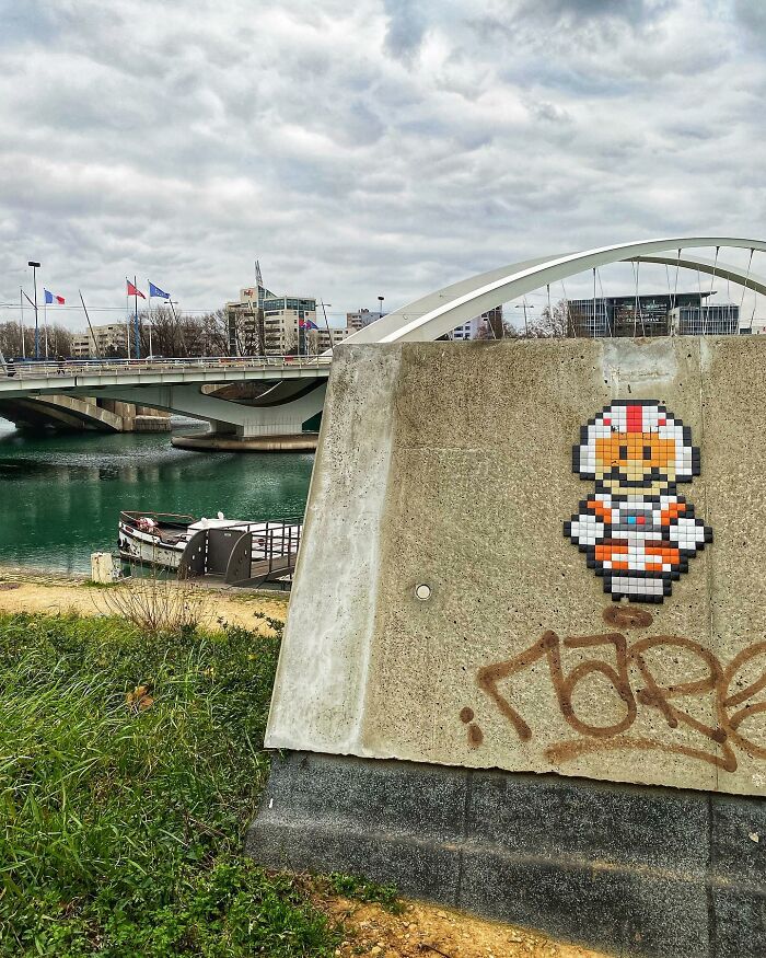 Pixel Art Party on City Walls? Yup, This Artist Nailed It!
